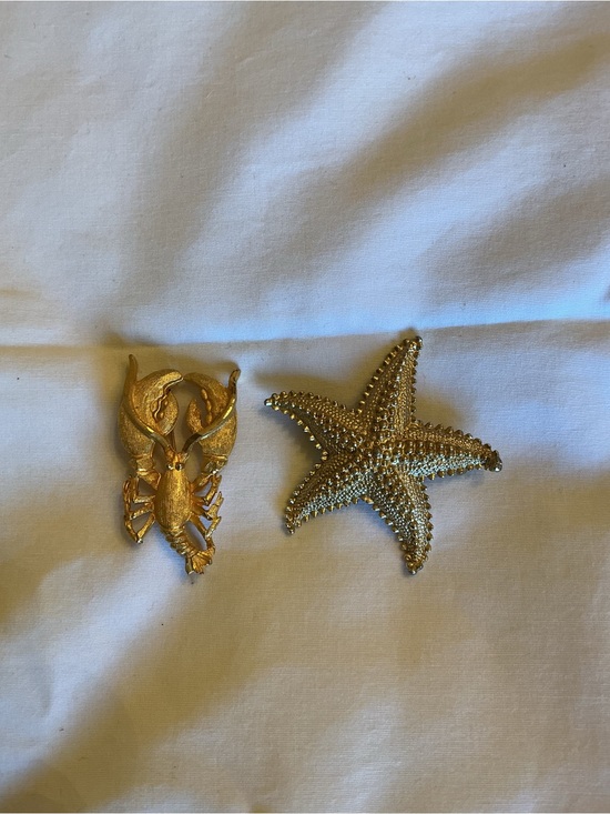 Jewelry - Decorative Gold Starfish and Lobster Brooches